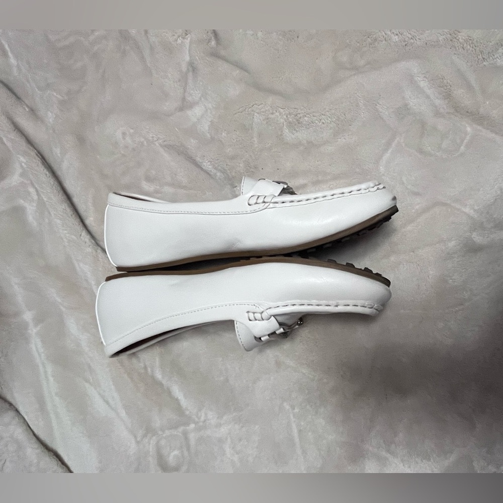 Aerosols whiteness shoes